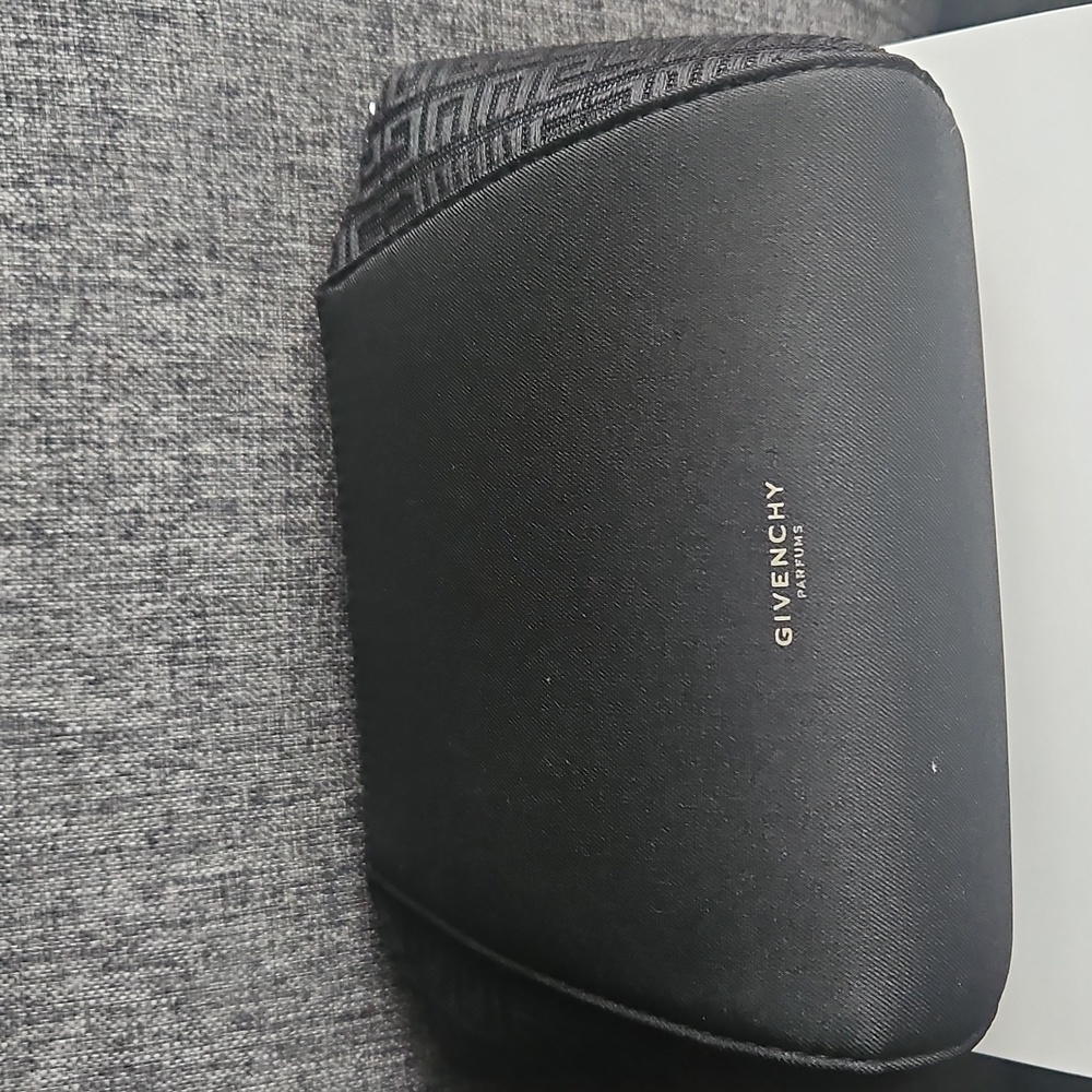 Givenchy Black Cosmetic Bag , 100% Original From Givenchy Beuty - Picture 4 of 6